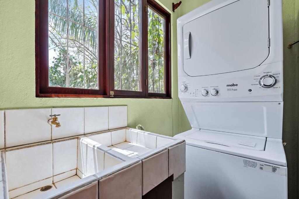 LSI1 Cozy 2 Bdrm Villa Central and Steps to Beach