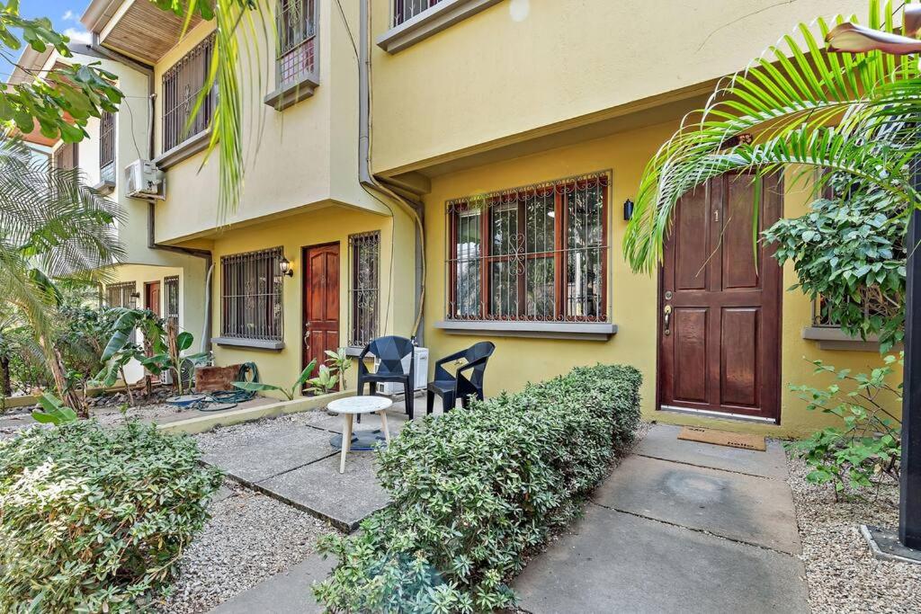 LSI1 Cozy 2 Bdrm Villa Central and Steps to Beach