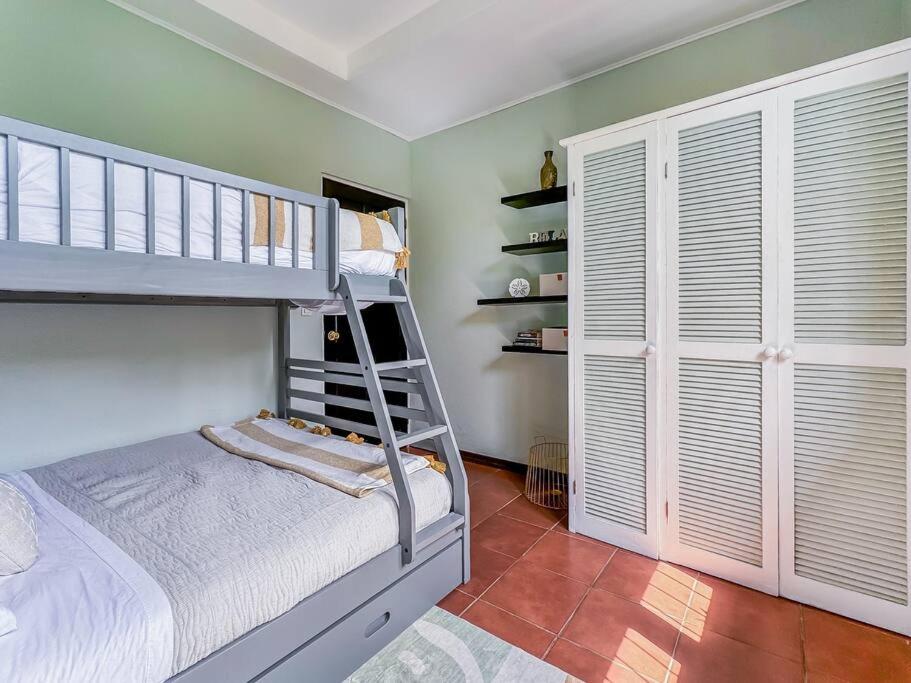 LSI1 Cozy 2 Bdrm Villa Central and Steps to Beach