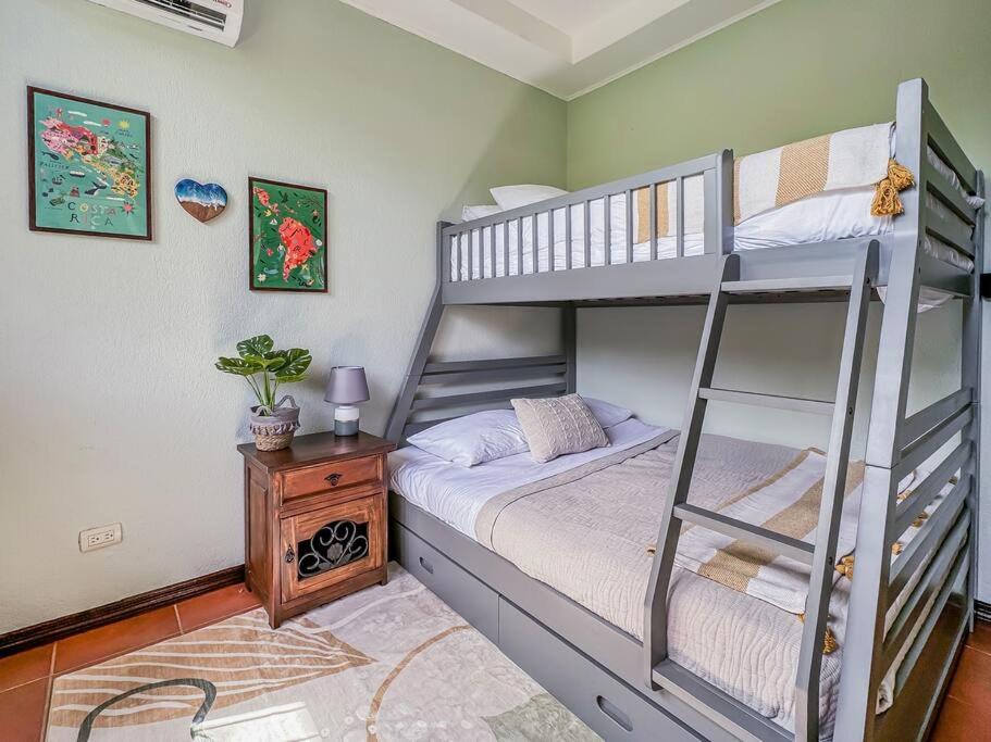 LSI1 Cozy 2 Bdrm Villa Central and Steps to Beach