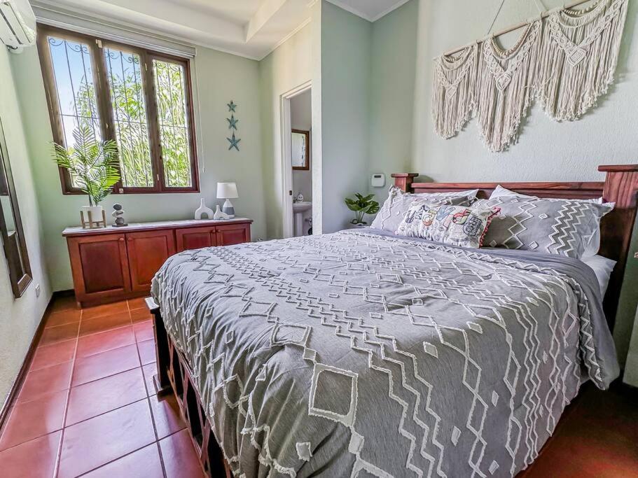 LSI1 Cozy 2 Bdrm Villa Central and Steps to Beach