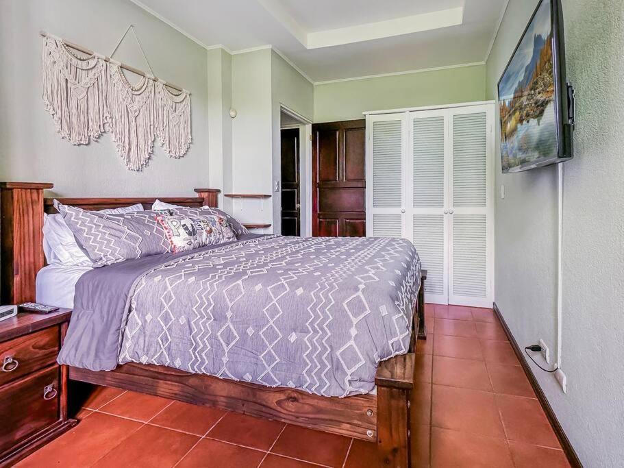 LSI1 Cozy 2 Bdrm Villa Central and Steps to Beach
