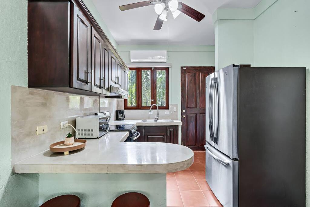 LSI1 Cozy 2 Bdrm Villa Central and Steps to Beach