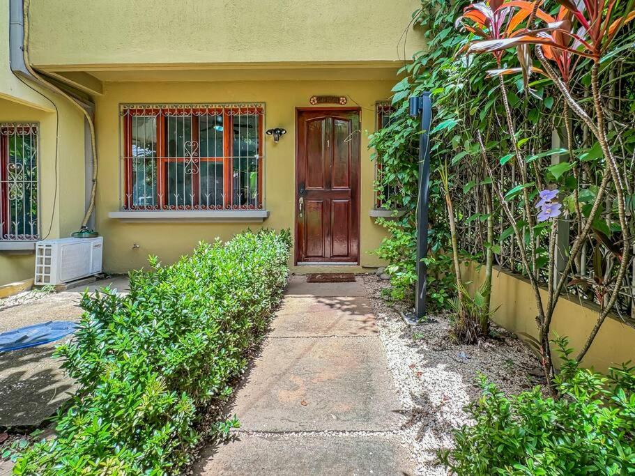 LSI1 Cozy 2 Bdrm Villa Central and Steps to Beach