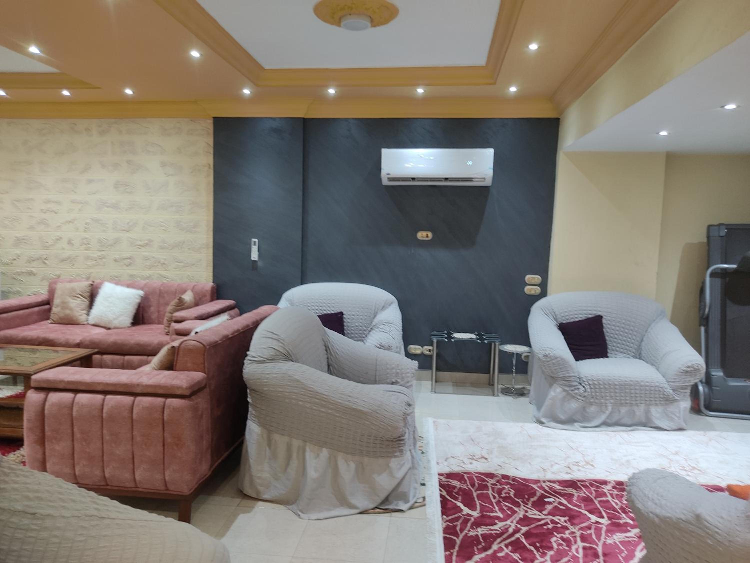 Doqi apartment 3 rooms 2 bathroom WiFi near Nile