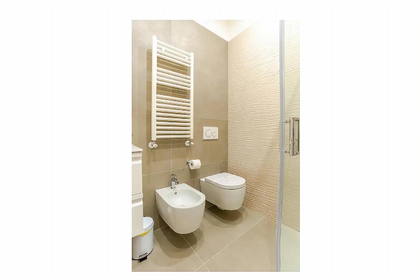 Lux Vaticana Suite