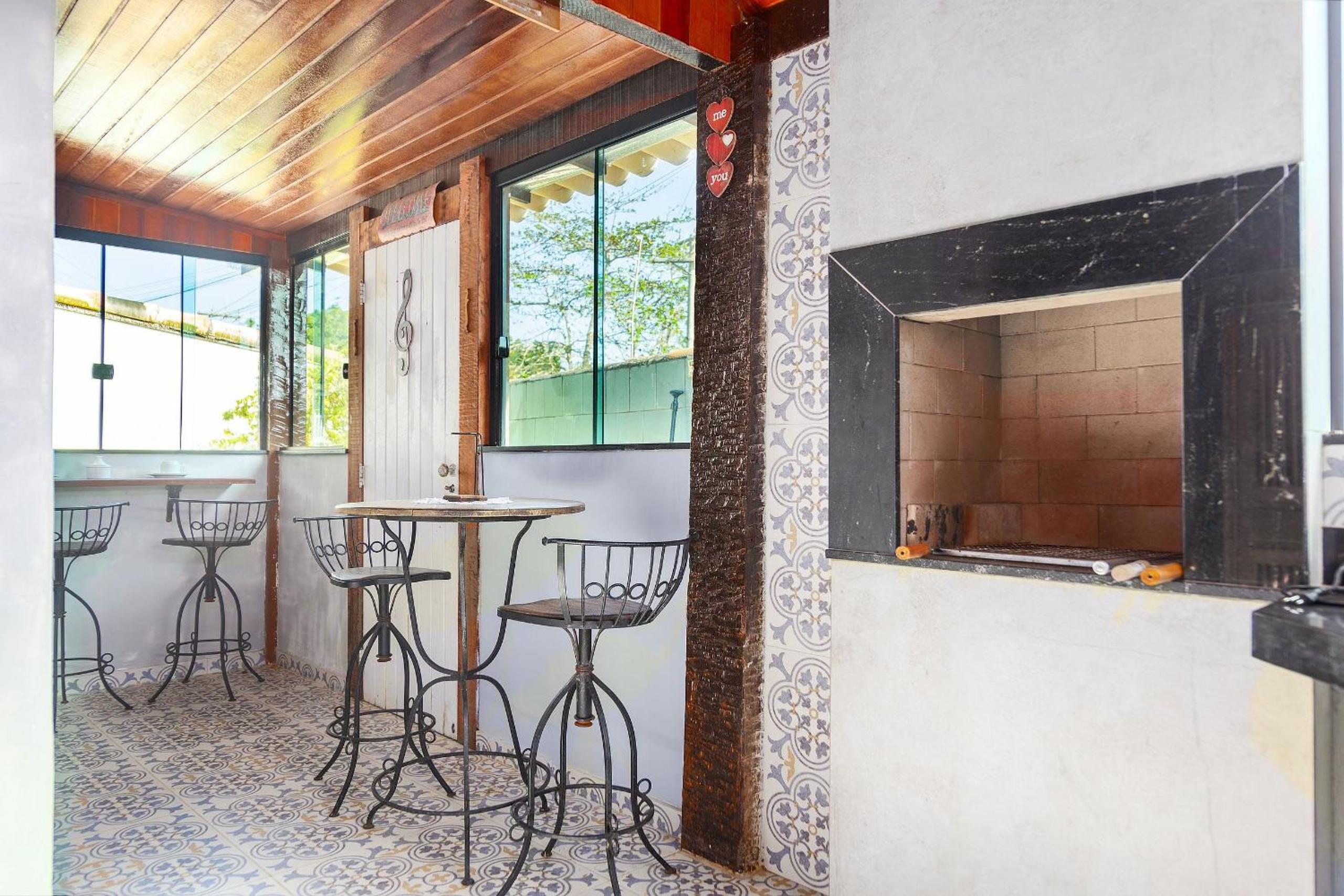 Casa em condomínio com Piscina 400m da Praia, Perfeita para Família