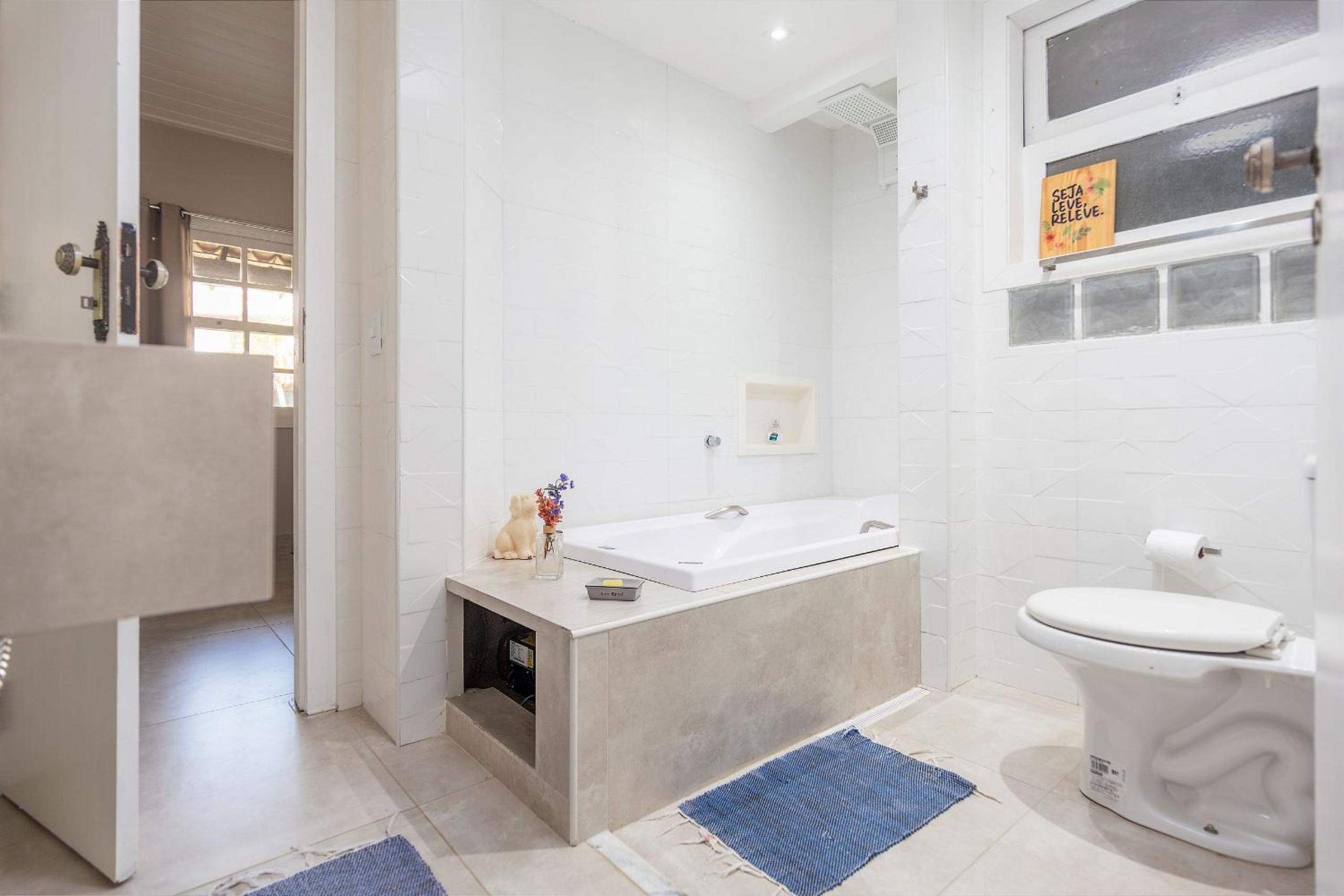 Casa em condomínio com Piscina 400m da Praia, Perfeita para Família