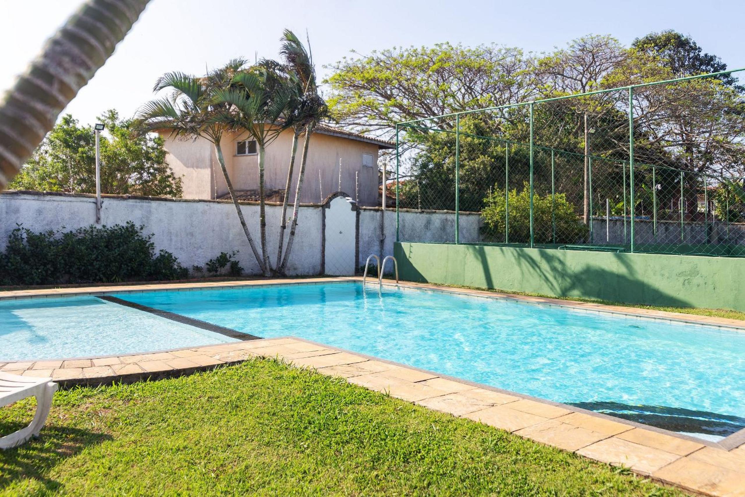 Casa em condomínio com Piscina 400m da Praia, Perfeita para Família