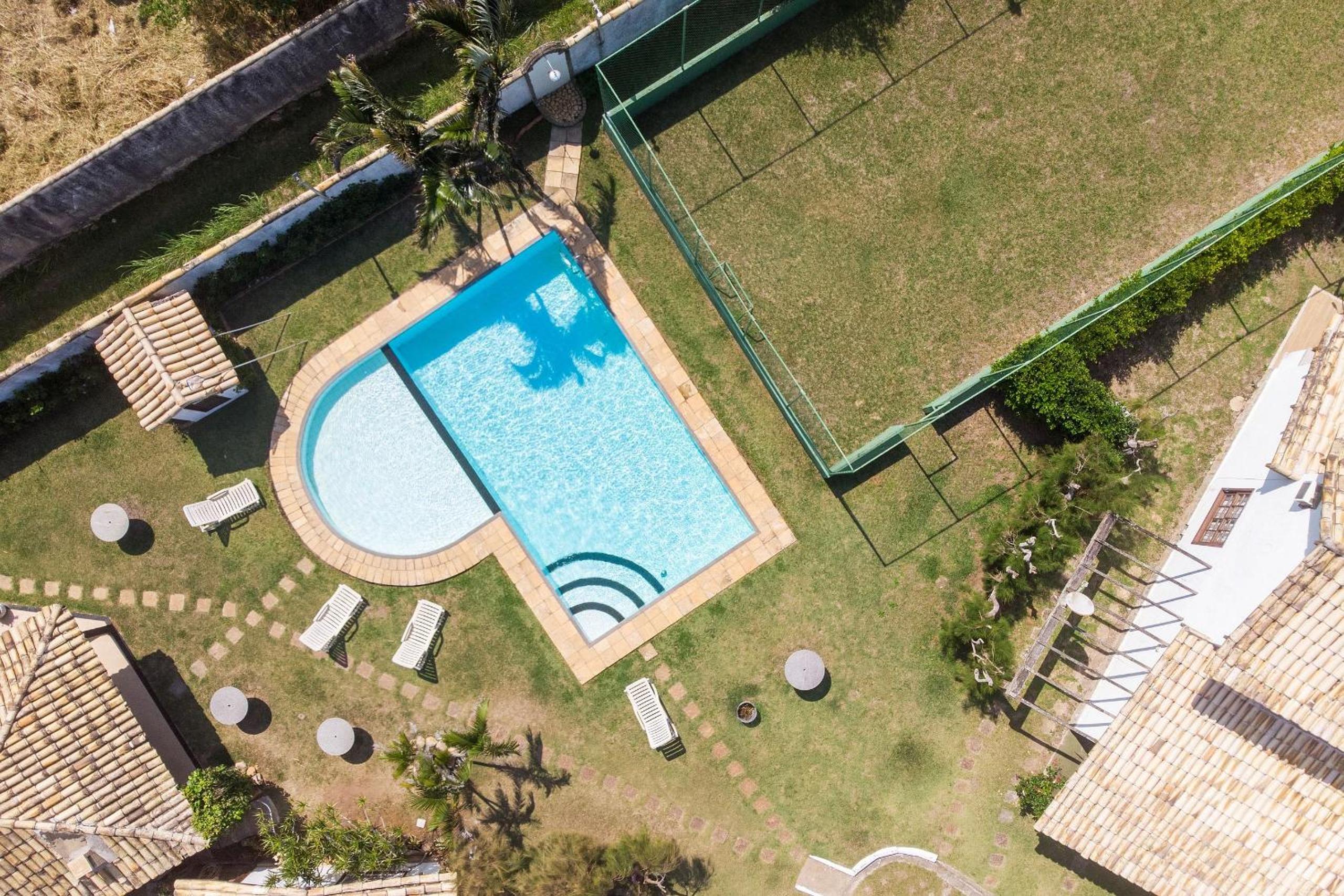 Casa em condomínio com Piscina 400m da Praia, Perfeita para Família