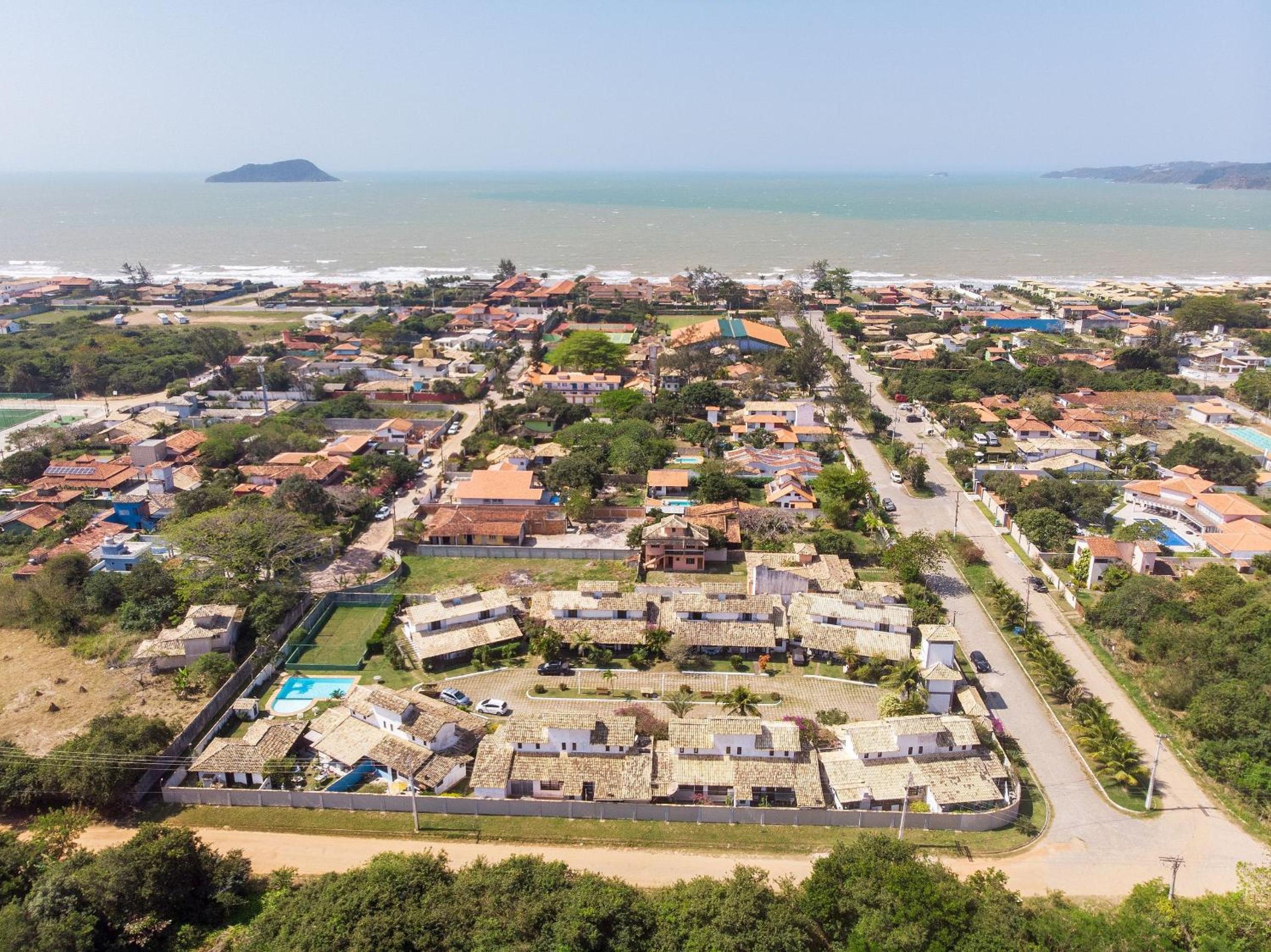 Casa em condomínio com Piscina 400m da Praia, Perfeita para Família