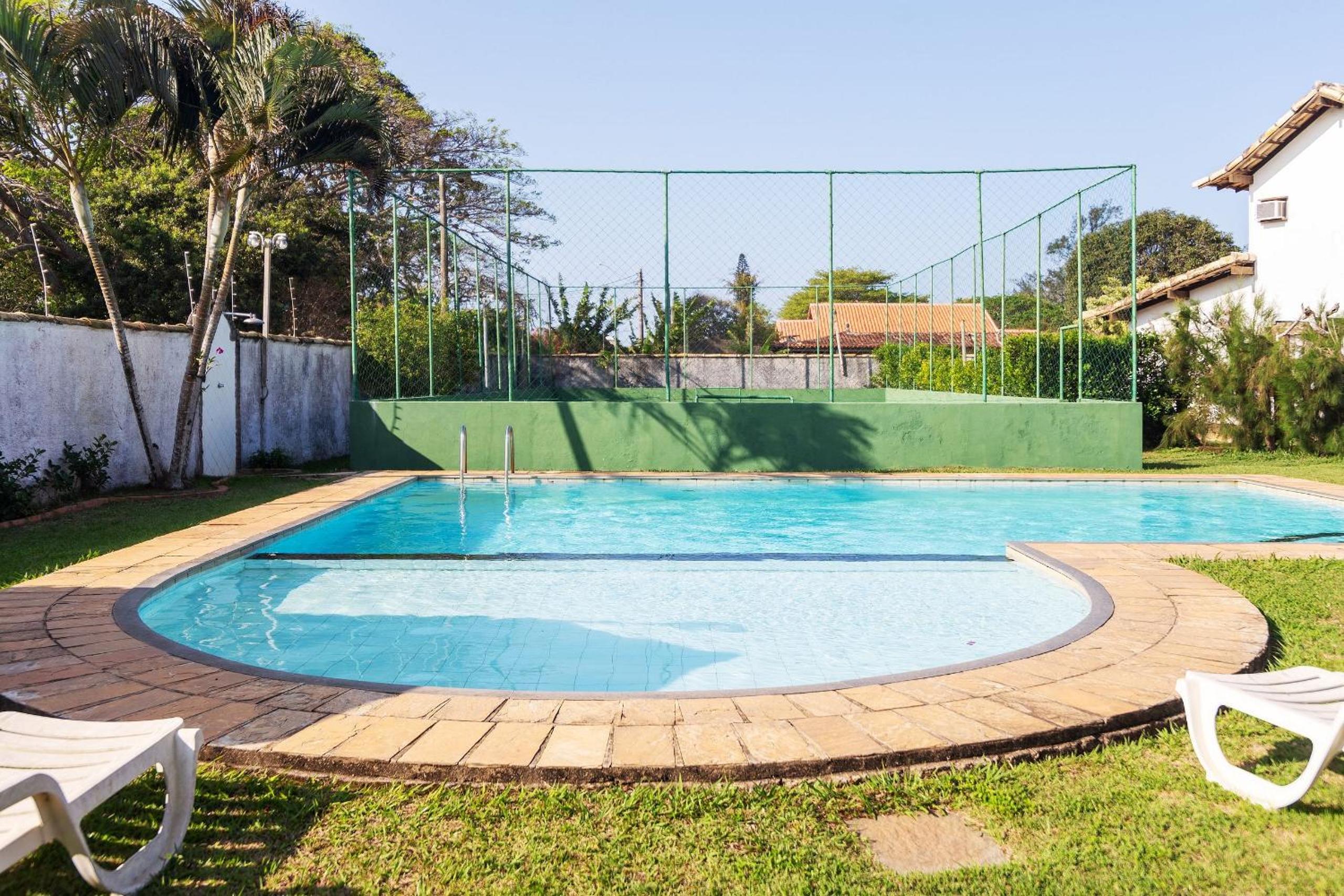 Casa em condomínio com Piscina 400m da Praia, Perfeita para Família