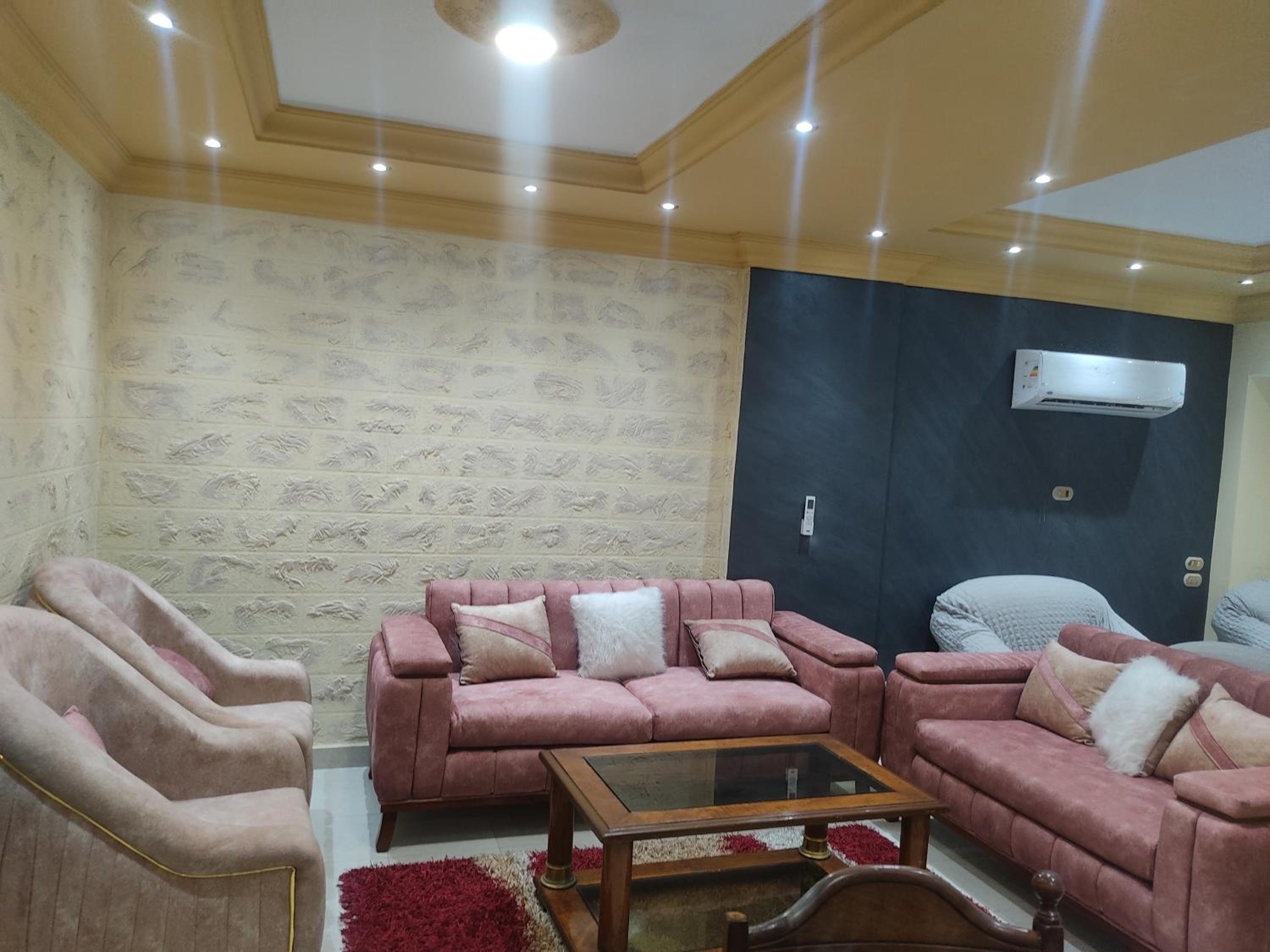 Doqi apartment 3 rooms 2 bathroom WiFi near Nile