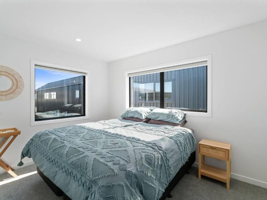 Parkside Views - Wanaka Holiday Home view 3