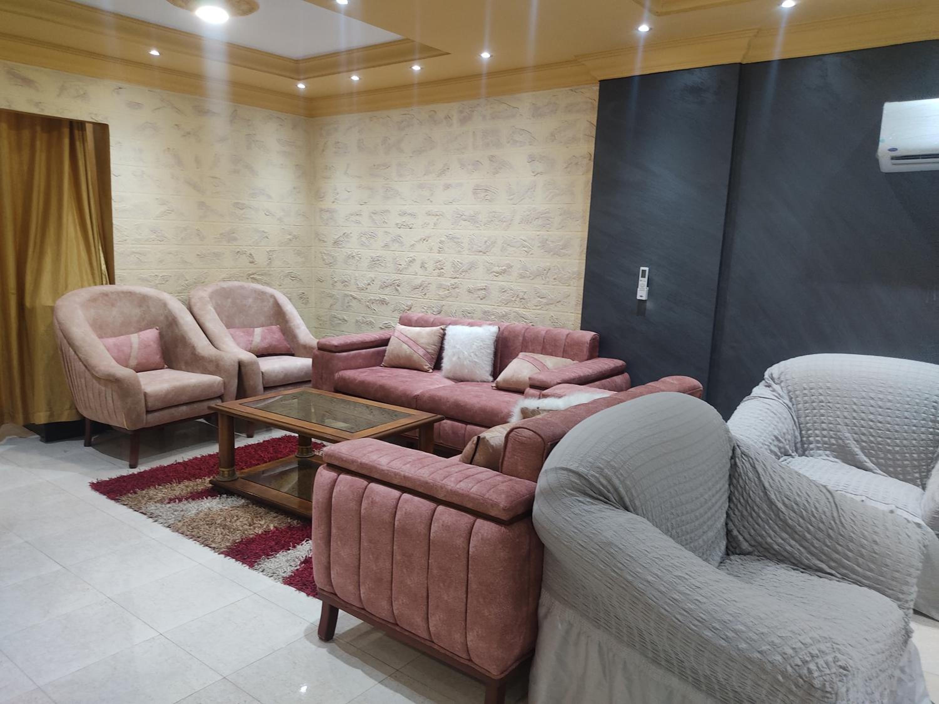 Doqi apartment 3 rooms 2 bathroom WiFi near Nile