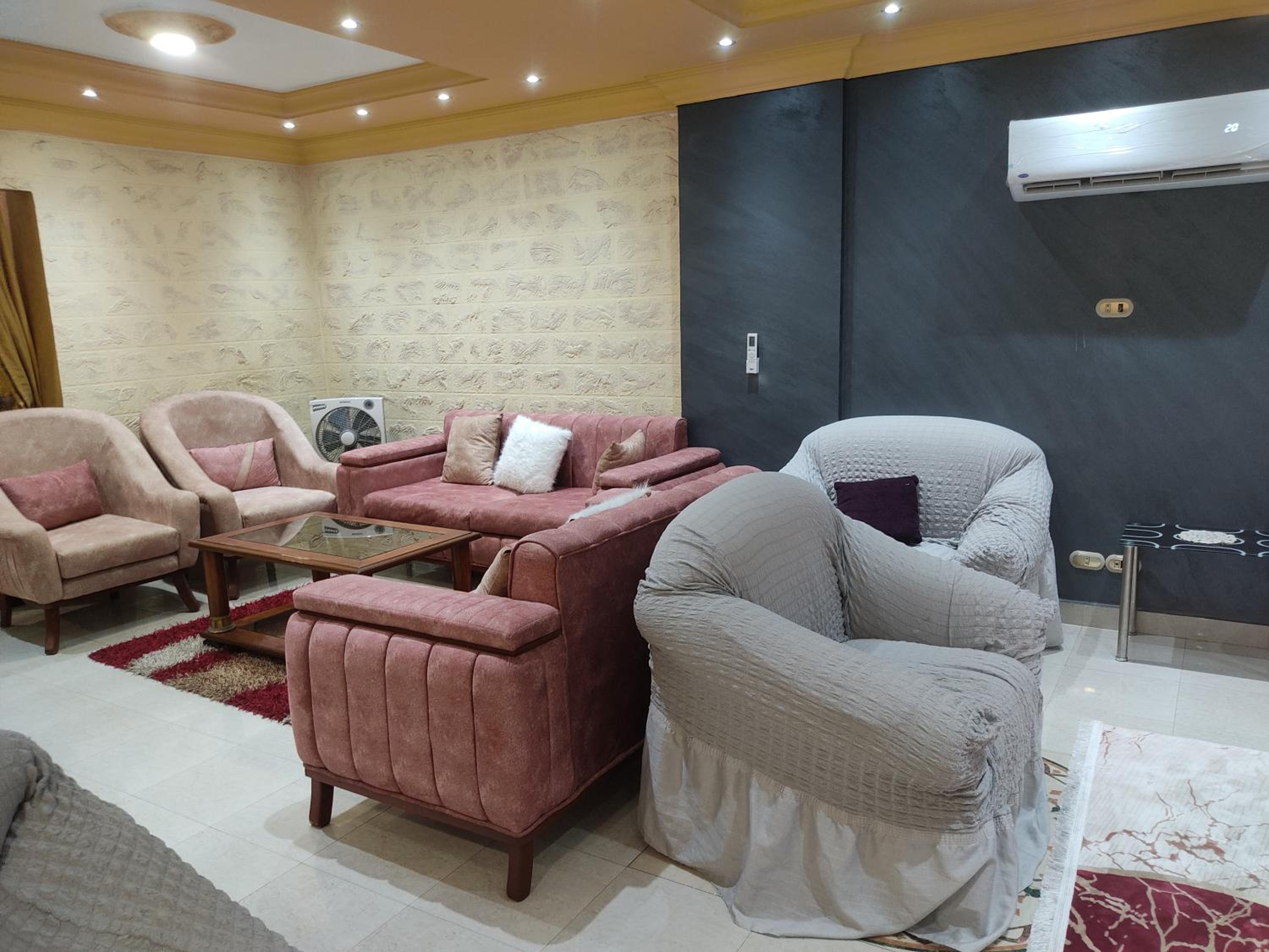 Doqi apartment 3 rooms 2 bathroom WiFi near Nile