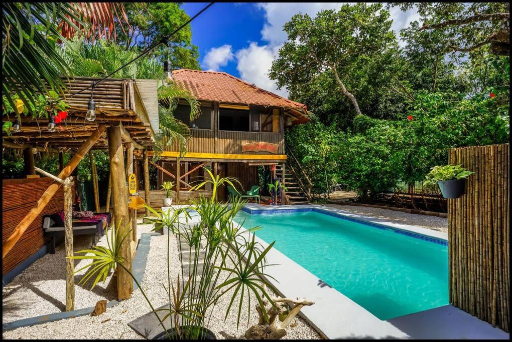 Matambú Rancho Rustic 2bd Apt with Shared Pool