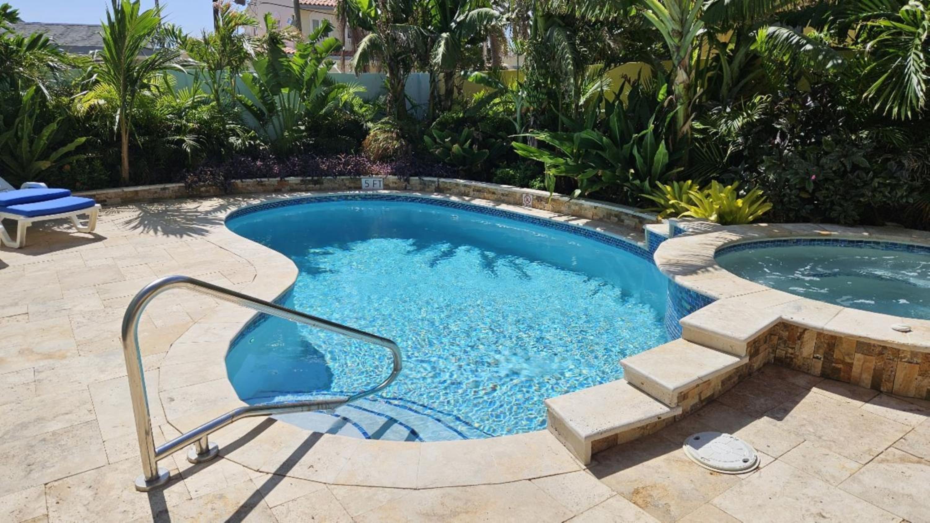 Elegant 1-bedroom apartment 3 km from Eagle beach