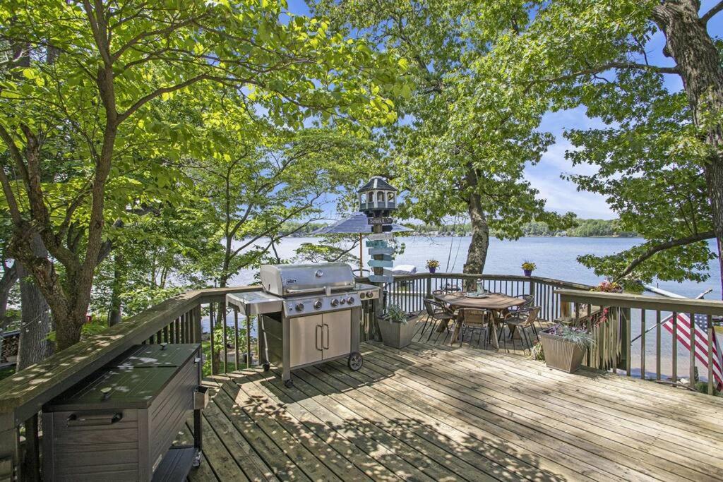 7 Bed Beachfront with Scenic Views Sister Lakes view 4