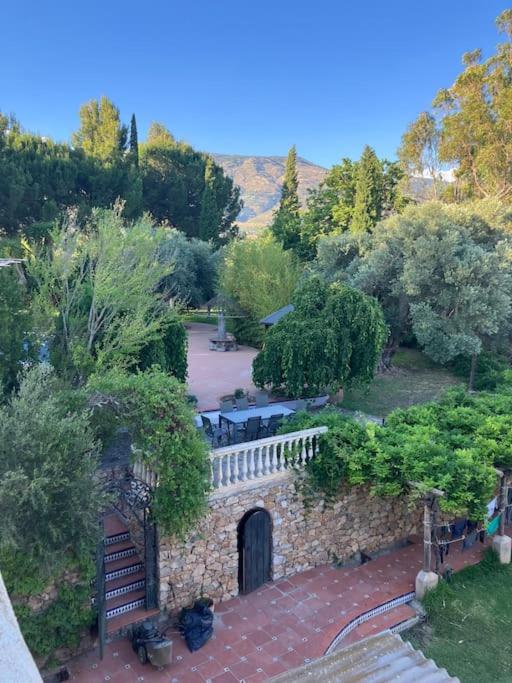 Cortijo Pago y Benisalte- a Stylish villa set within beautiful mountain views