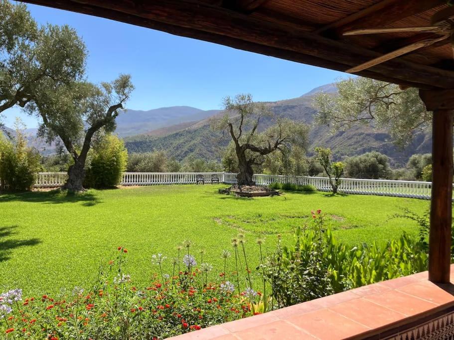 Cortijo Pago y Benisalte- a Stylish villa set within beautiful mountain views