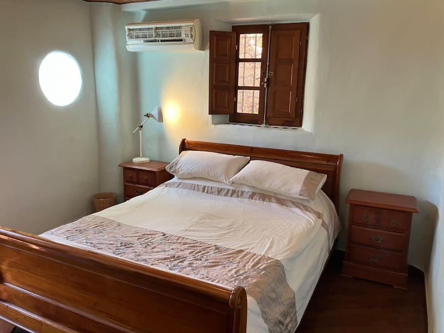 Cortijo Pago y Benisalte- a Stylish villa set within beautiful mountain views