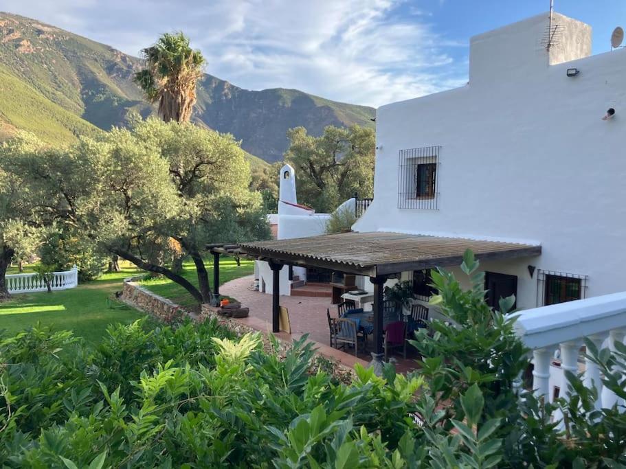 Cortijo Pago y Benisalte- a Stylish villa set within beautiful mountain views