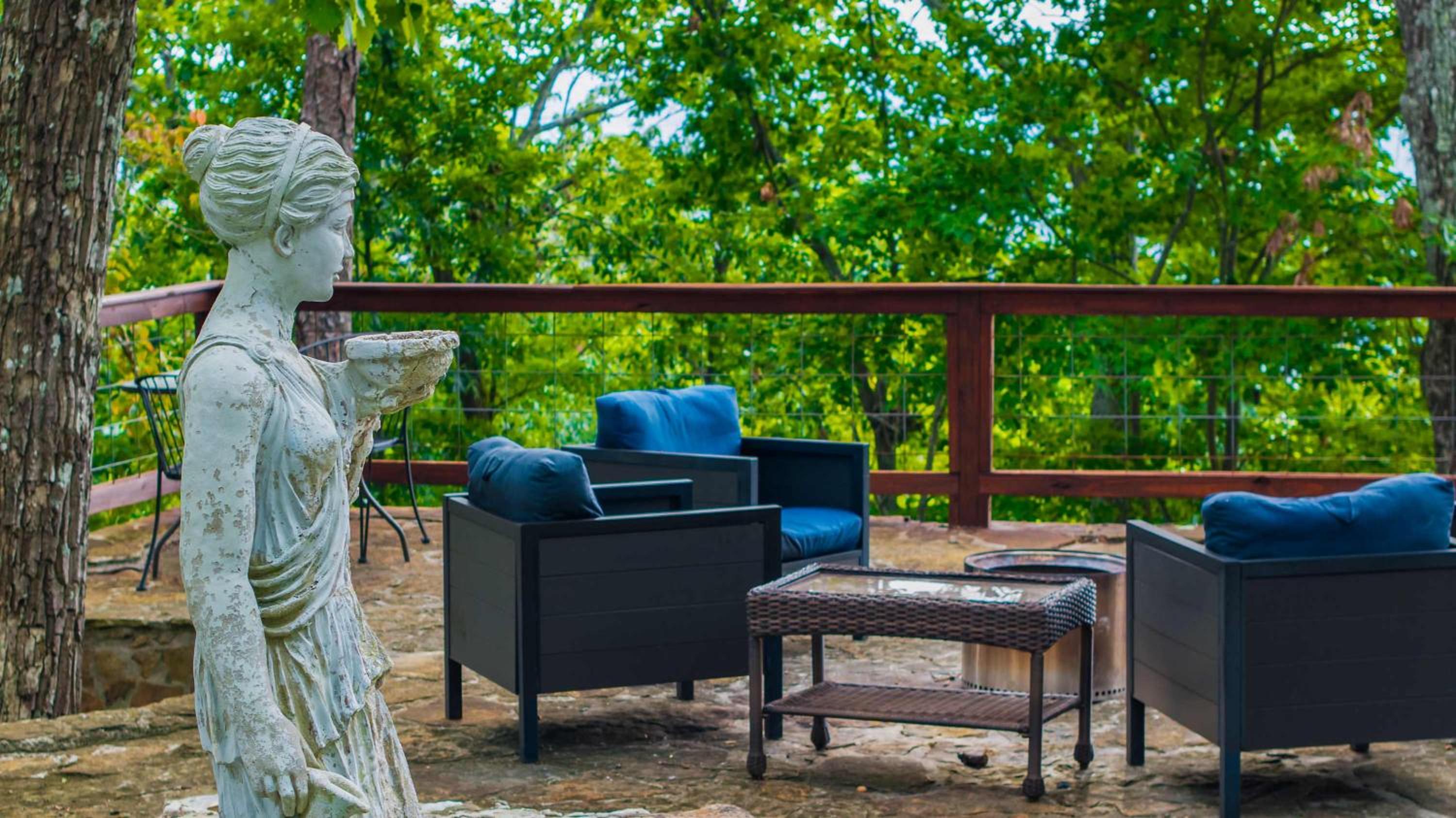 Luxury in the Mountains Ruby's Roost Home & Loft view 4