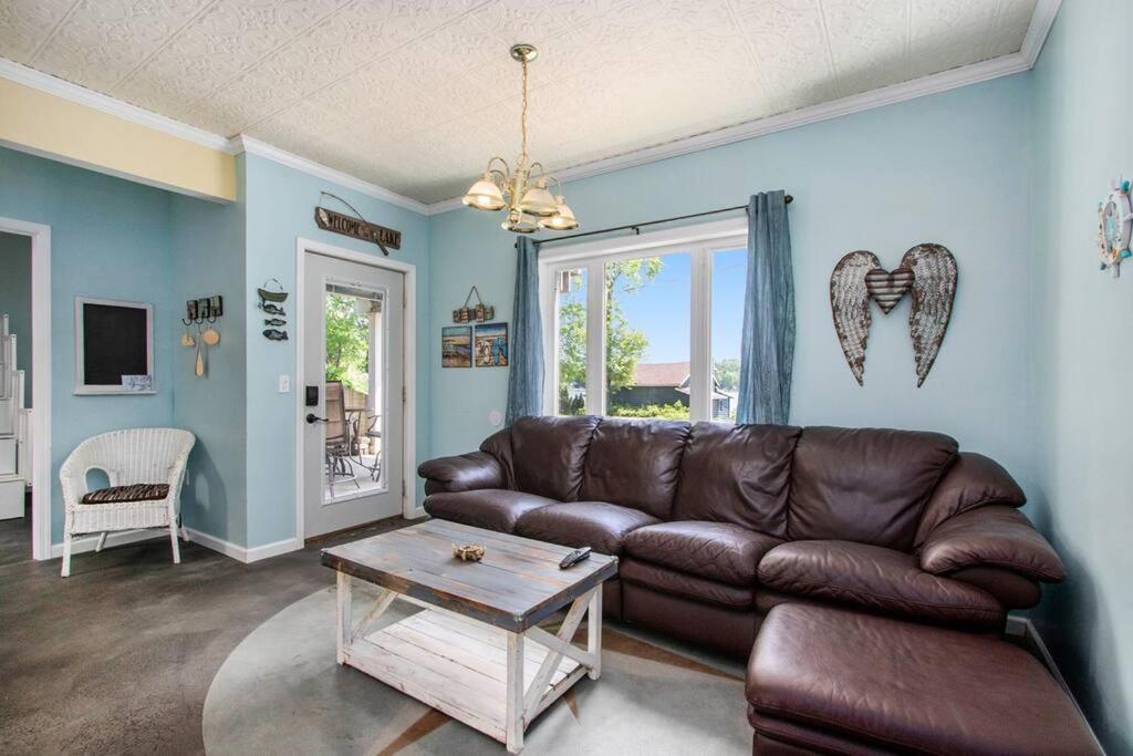 Lake front 7 bdr in Sister Lakes with Scenic Views view 2