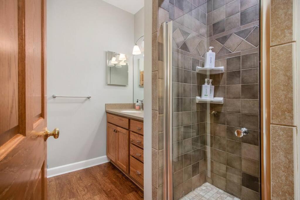 Lake front 7 bdr in Sister Lakes with Scenic Views view 3