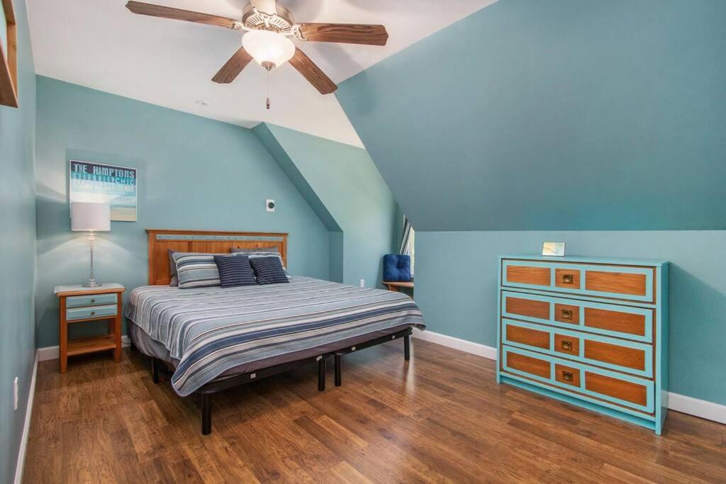 Lake front 7 bdr in Sister Lakes with Scenic Views view 4