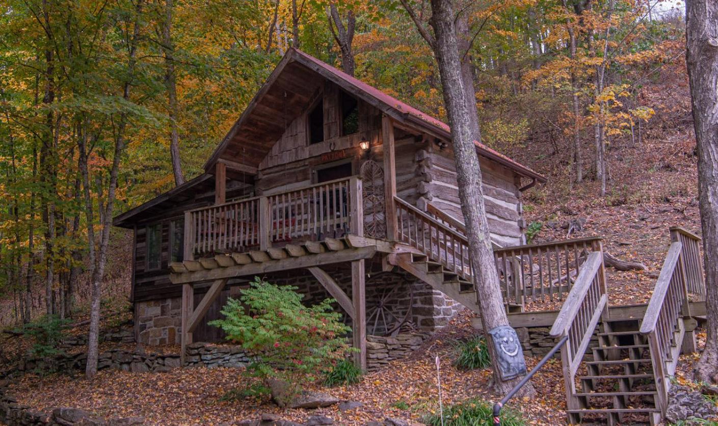 Moore House Inn & Cabins view 3