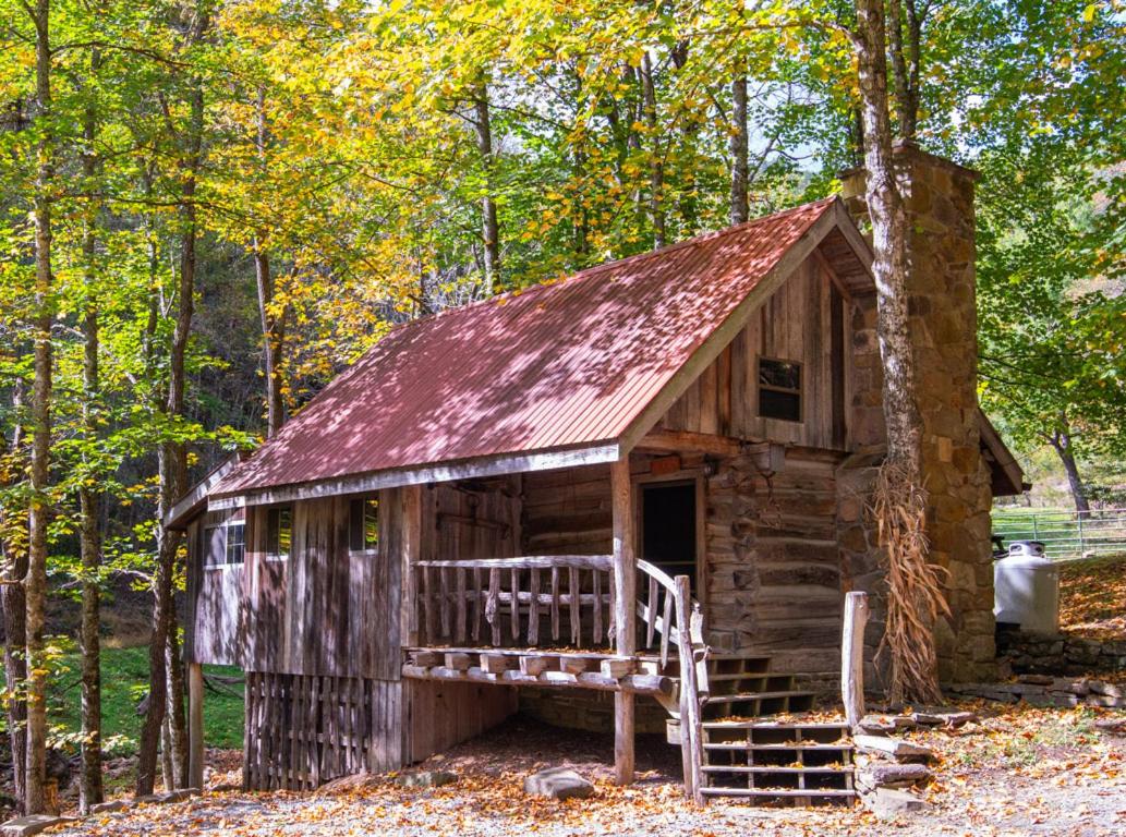 Moore House Inn & Cabins view 2