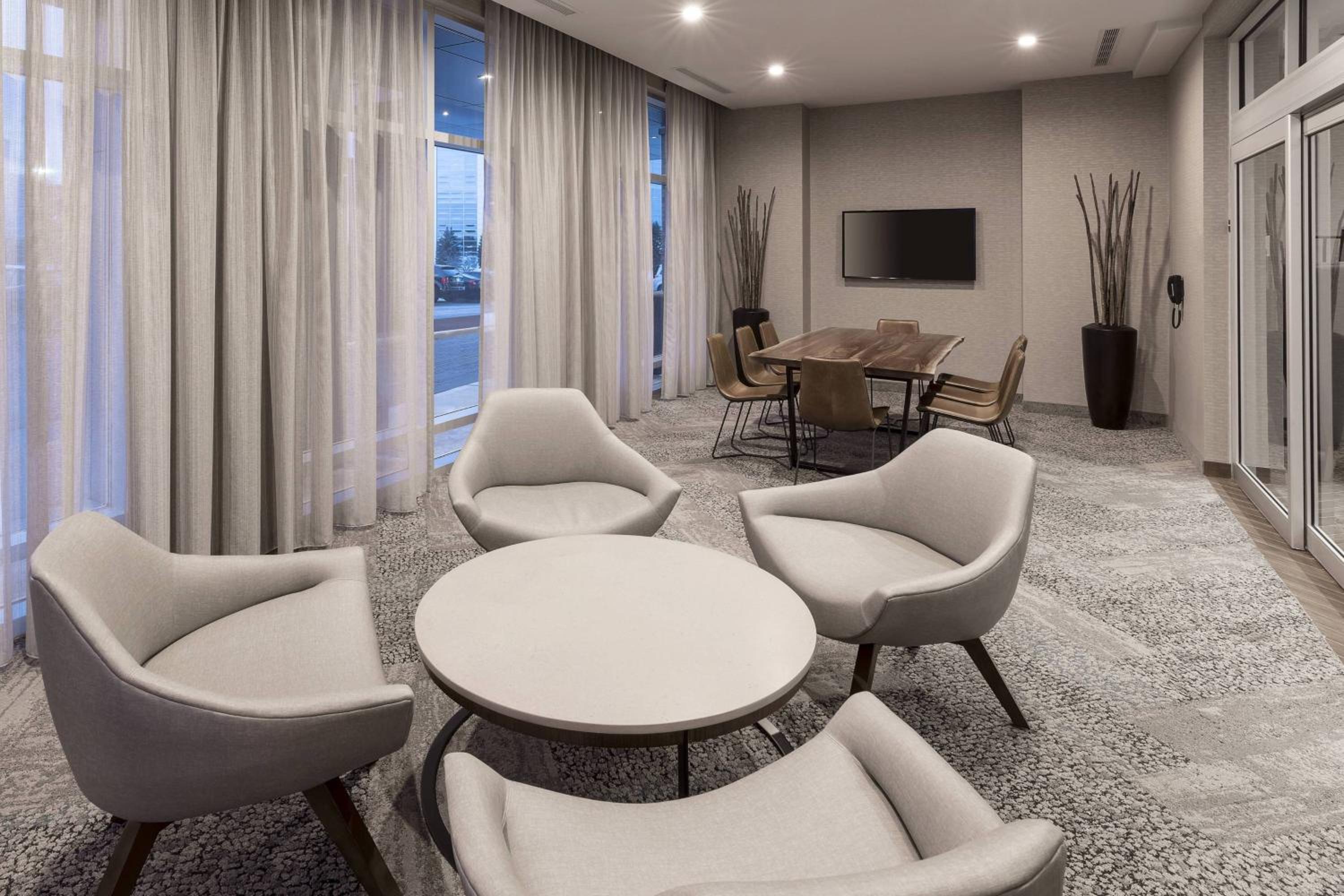 Courtyard by Marriott Burlington-Oakville - Property Image 1