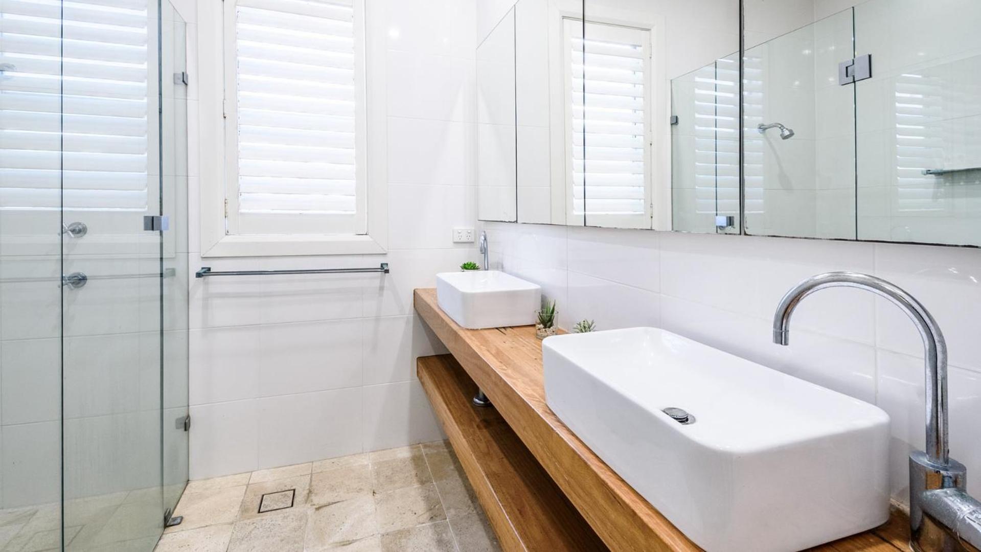Stones Throw To Stunning North Avoca Beach