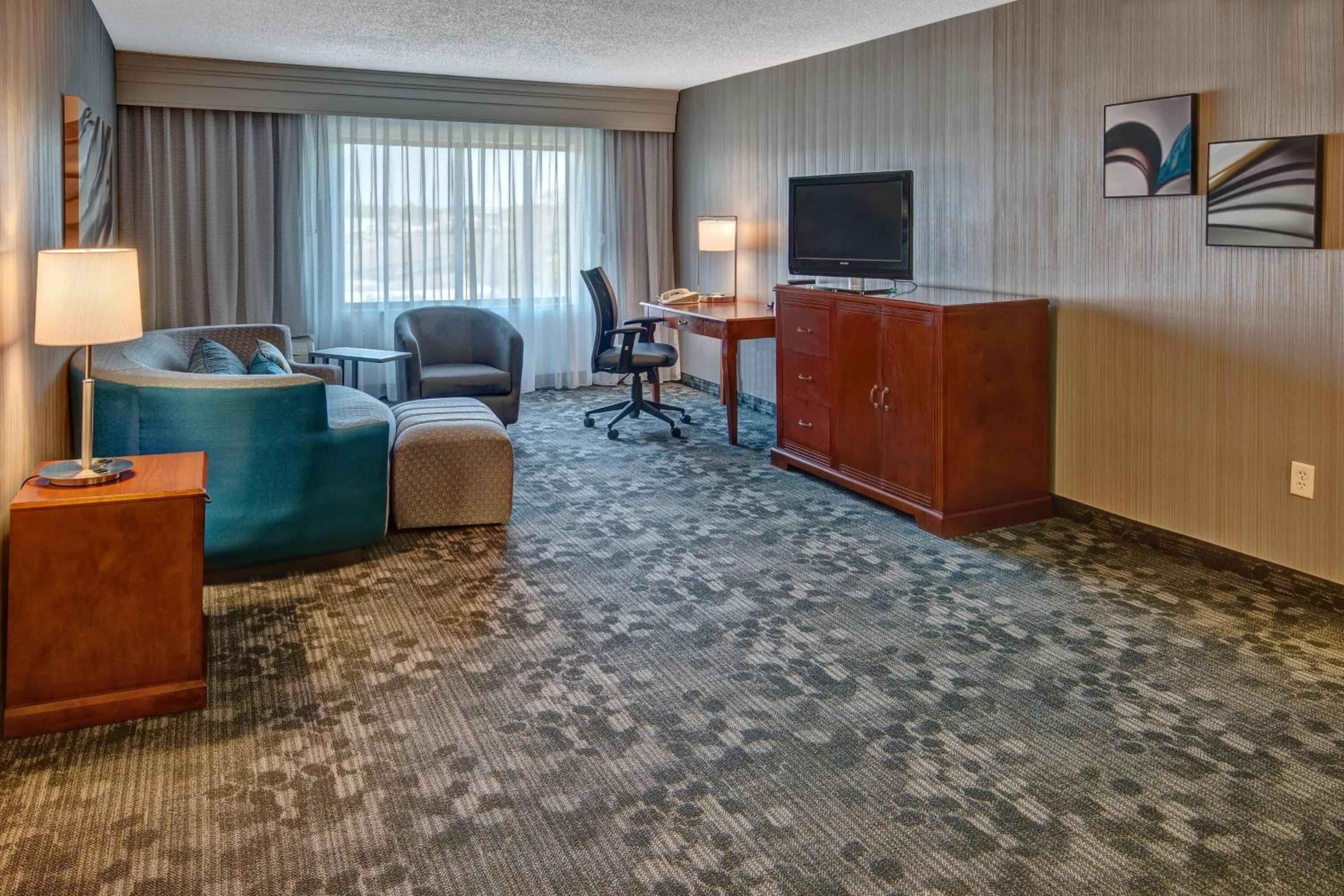 Springfield Vacations - Courtyard by Marriott Springfield - Property Image 2