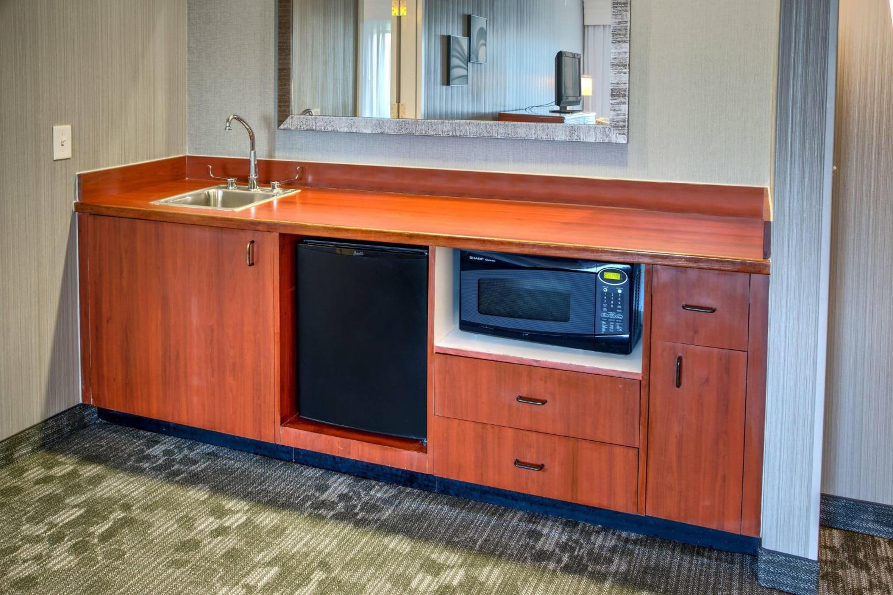 Springfield Vacations - Courtyard by Marriott Springfield - Property Image 3