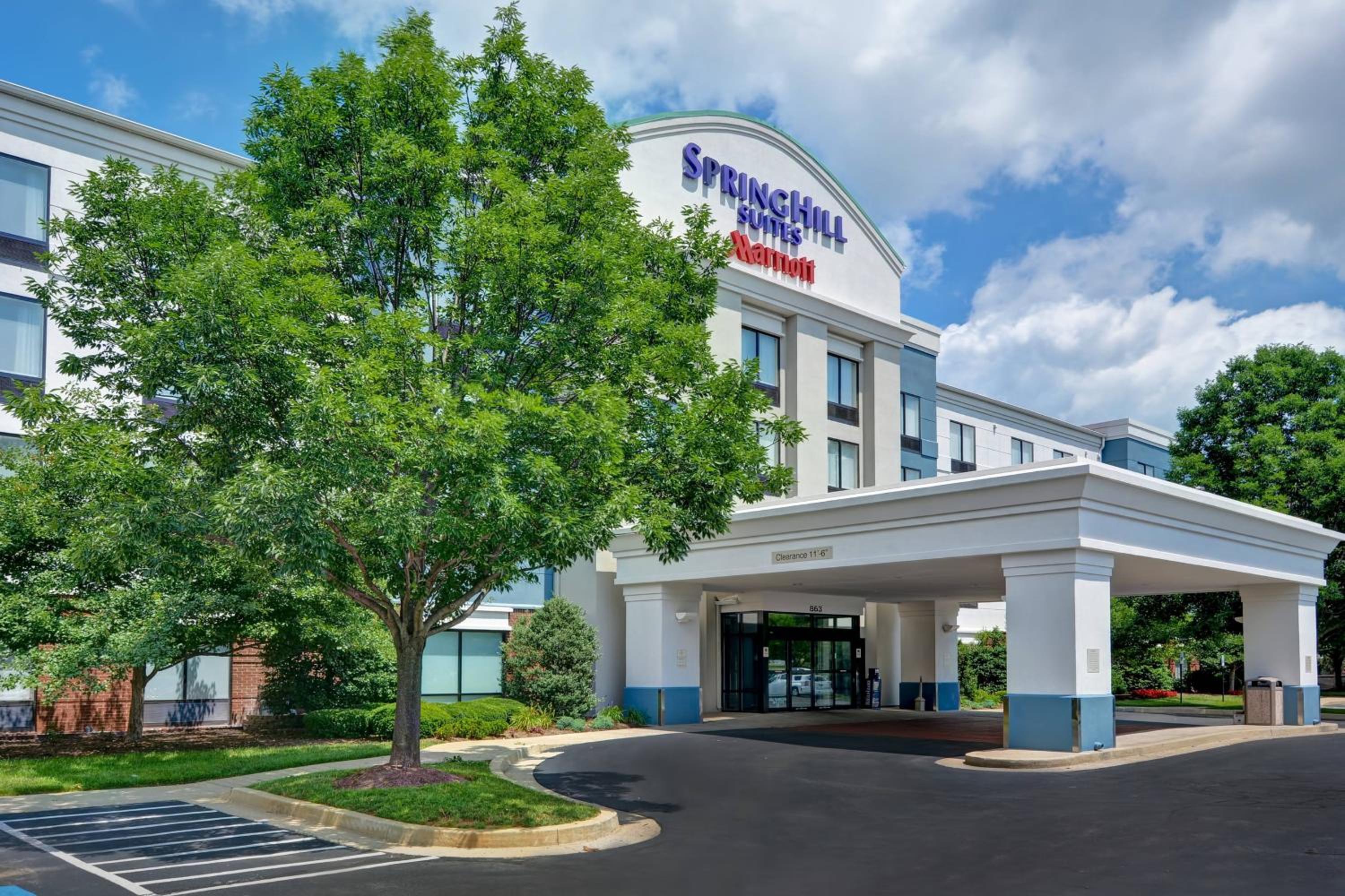 Hotel SpringHill Suites Lexington Near the University of Kentucky - Image 1