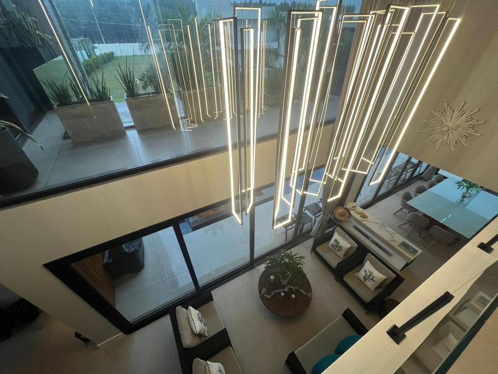 Casa Luxuosa no Condomínio Costa Serena
