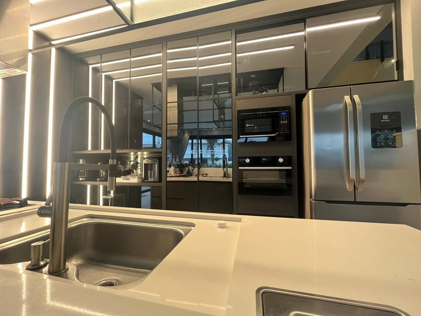 Casa Luxuosa no Condomínio Costa Serena