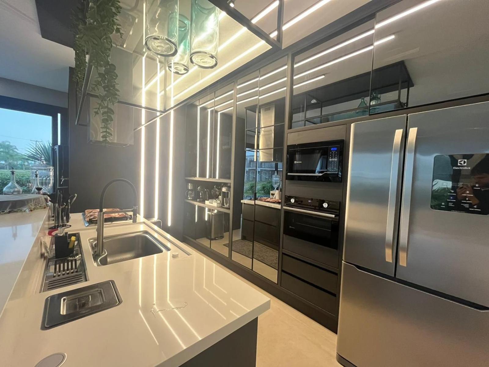 Casa Luxuosa no Condomínio Costa Serena