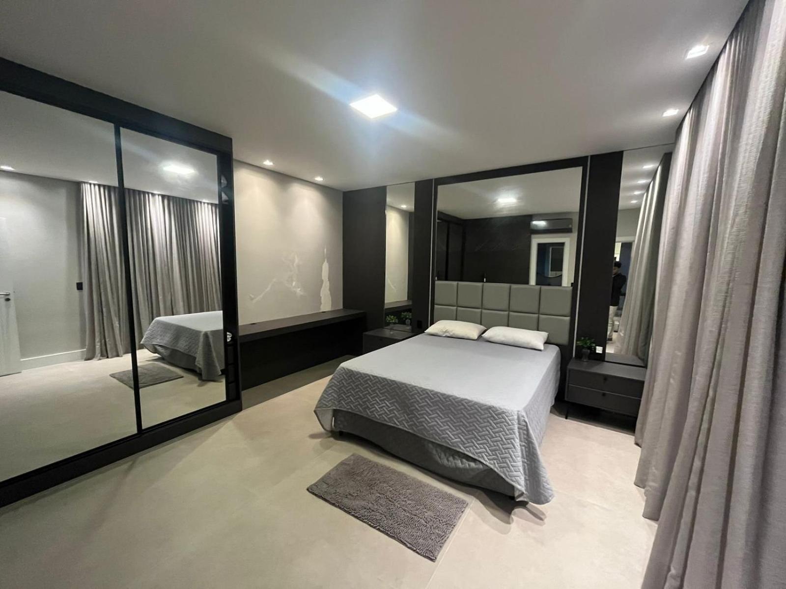 Casa Luxuosa no Condomínio Costa Serena
