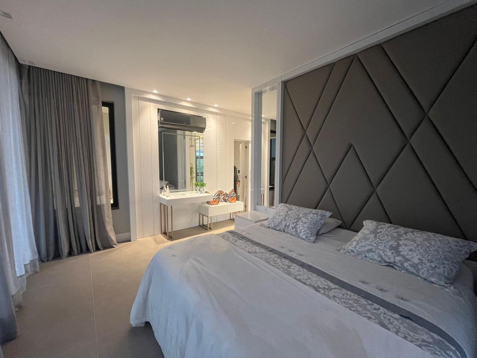 Casa Luxuosa no Condomínio Costa Serena