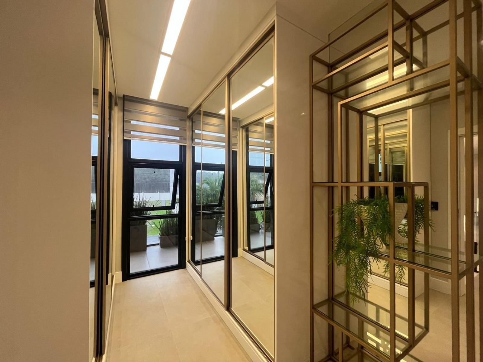 Casa Luxuosa no Condomínio Costa Serena