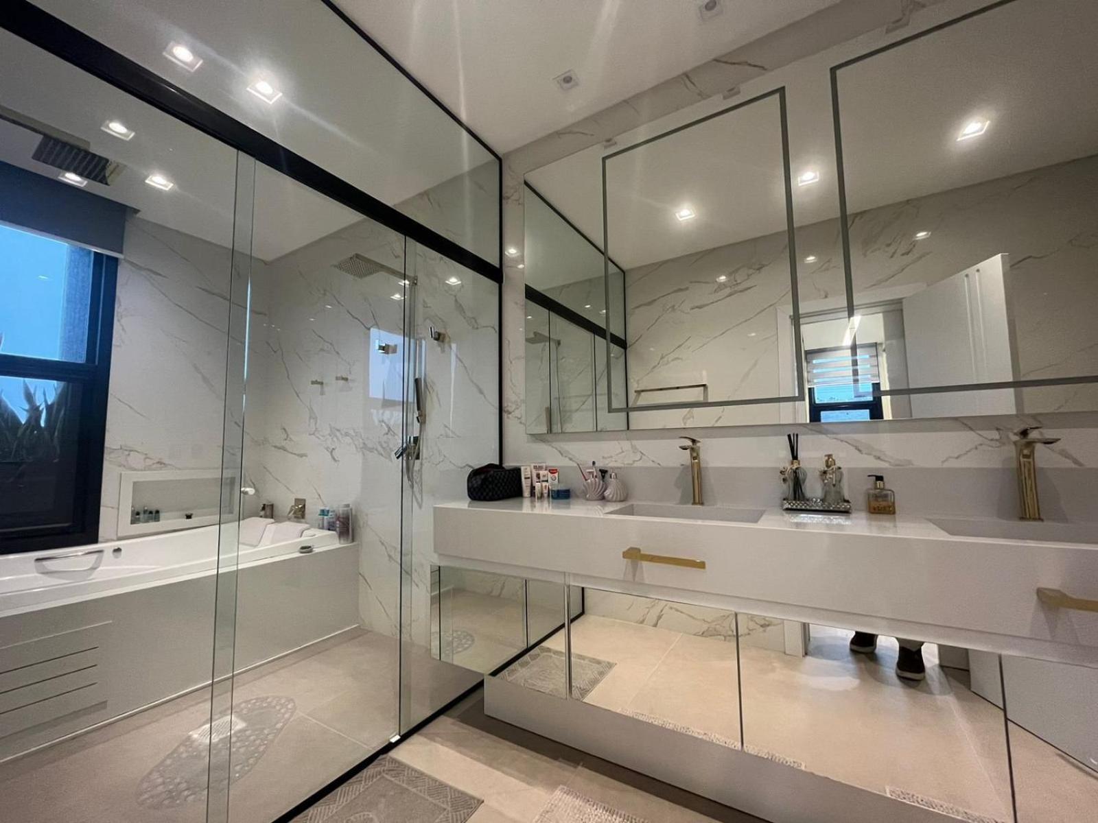 Casa Luxuosa no Condomínio Costa Serena