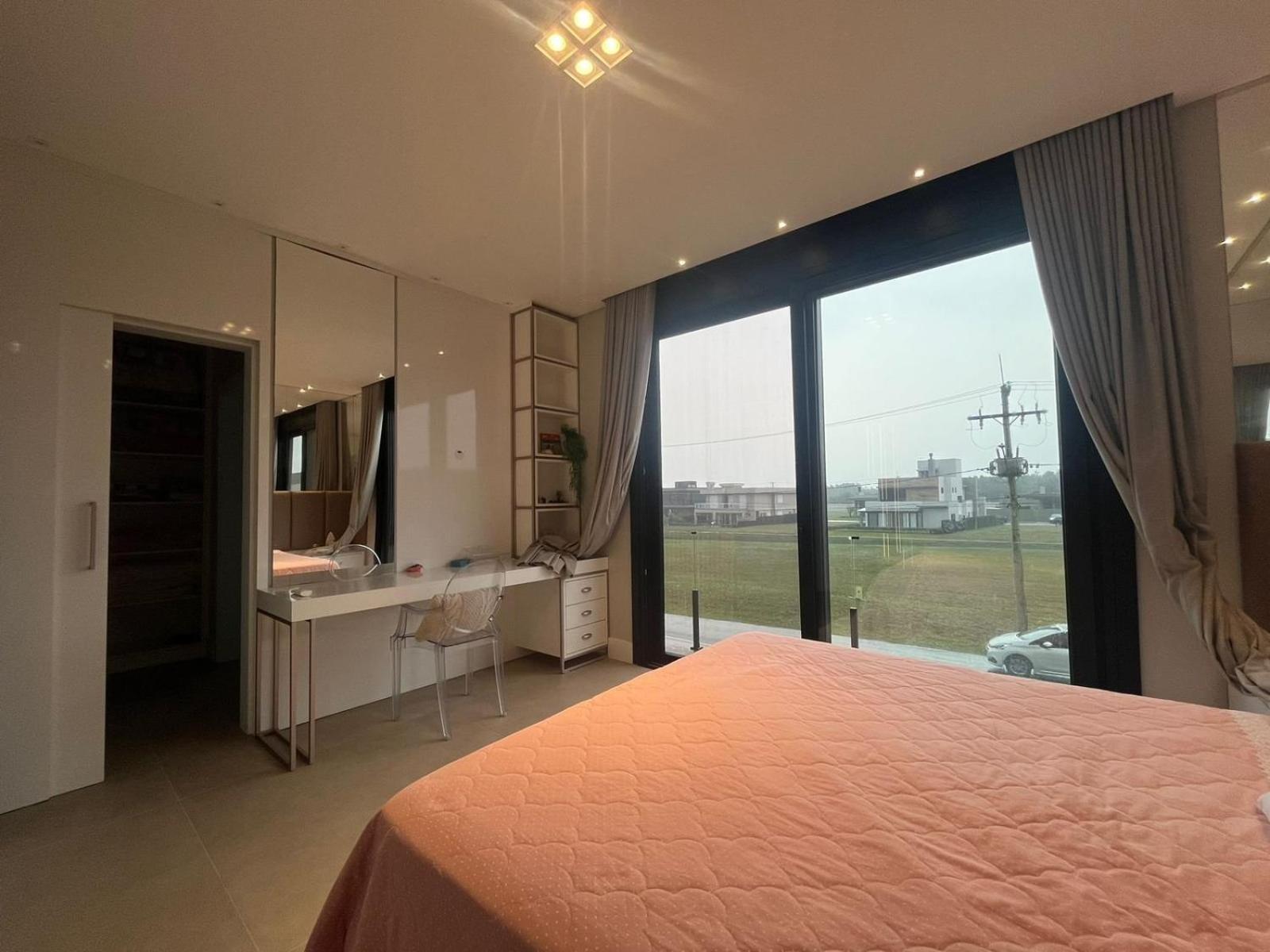 Casa Luxuosa no Condomínio Costa Serena