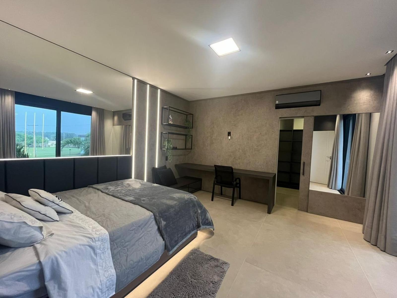 Casa Luxuosa no Condomínio Costa Serena