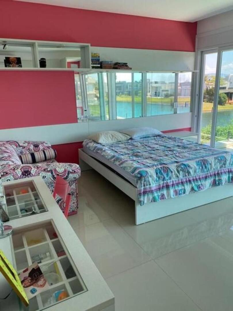 Casa de Luxo no Condomínio Enseada