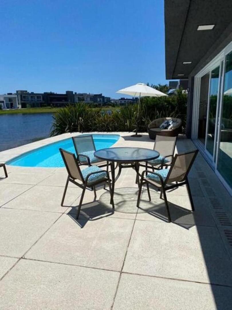 Casa de Luxo no Condomínio Enseada