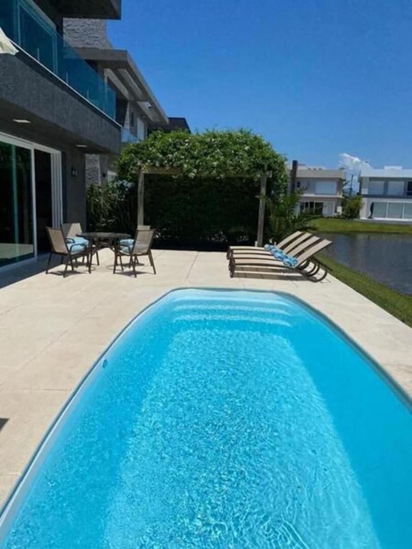 Casa de Luxo no Condomínio Enseada